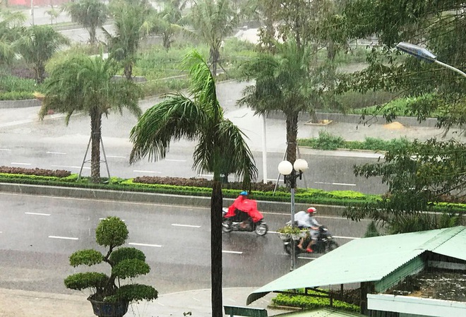 Xe bọc th&eacute;p sẵn s&agrave;ng ứng cứu tại c&aacute;c v&ugrave;ng chia cắt trong b&atilde;o - Ảnh 6.