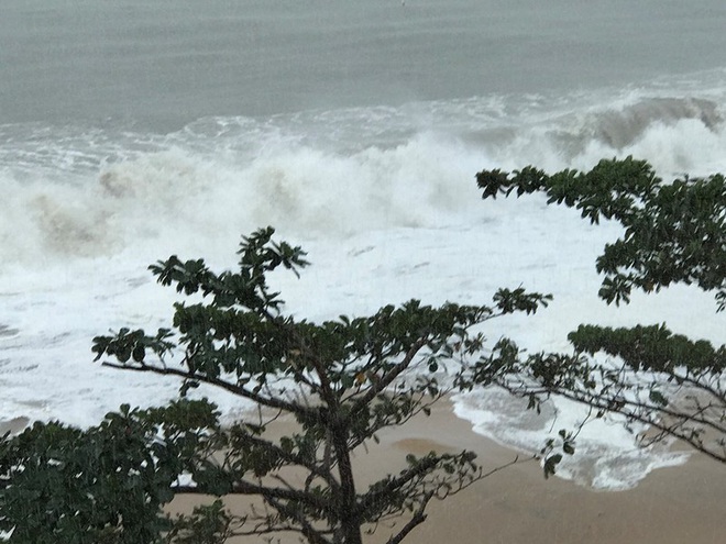 Xe bọc th&eacute;p sẵn s&agrave;ng ứng cứu tại c&aacute;c v&ugrave;ng chia cắt trong b&atilde;o - Ảnh 7.