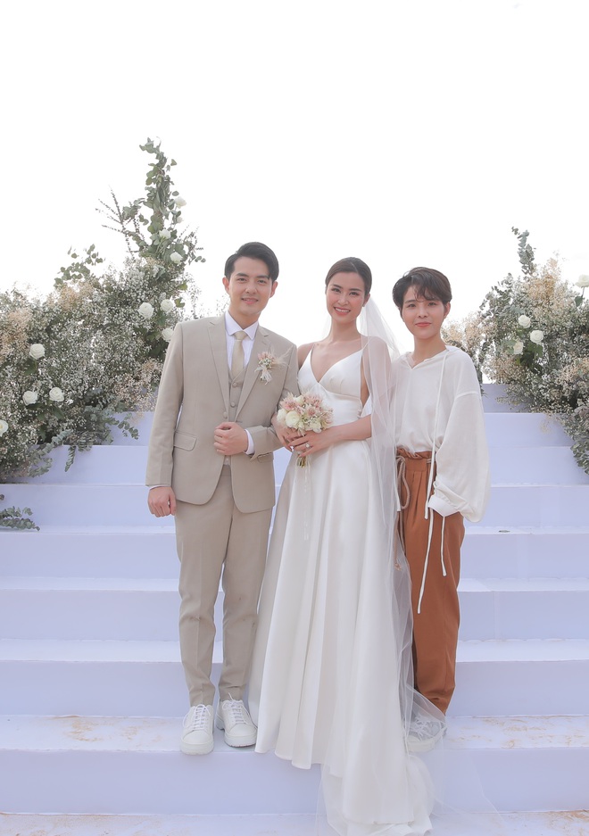 Nhìn lại dàn khách mời cực đỉnh trong siêu đám cưới Đông Nhi: Nhã Phương - Hari Won nền nã, hội mỹ nhân ai cũng cực xinh - Ảnh 18.