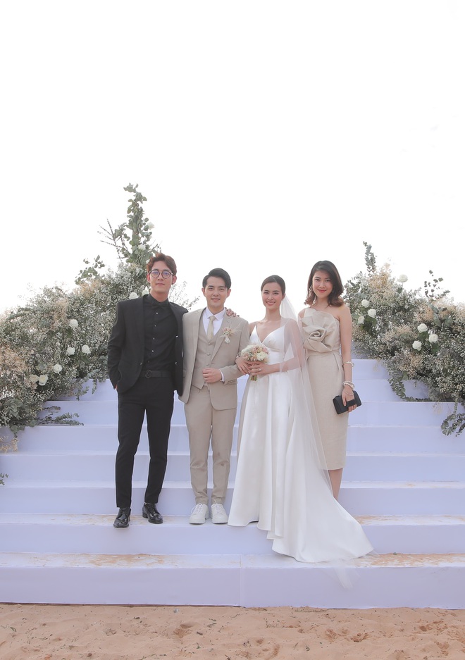 Nhìn lại dàn khách mời cực đỉnh trong siêu đám cưới Đông Nhi: Nhã Phương - Hari Won nền nã, hội mỹ nhân ai cũng cực xinh - Ảnh 9.