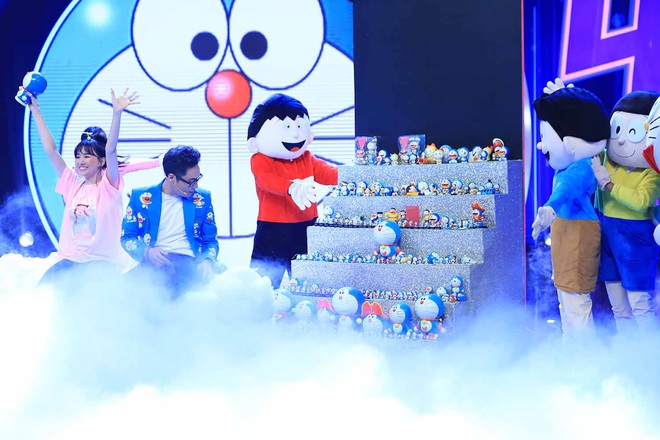 Trường Giang phấn khích trước bầu trời Doraemon trong màn trình diễn của thánh nữ Kimochi - Ảnh 4.