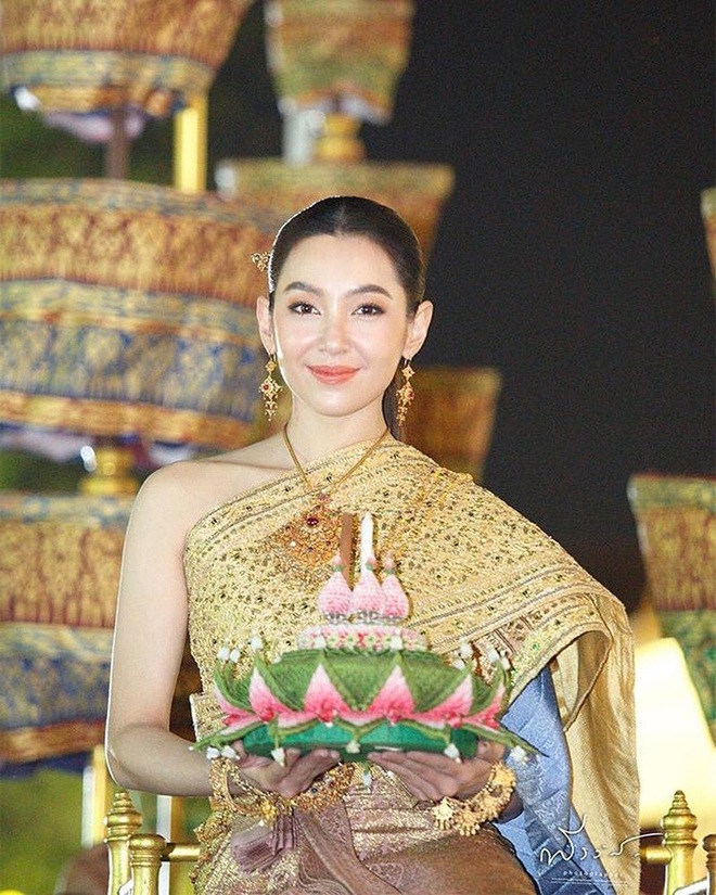 Nữ thần lễ hội hoa đăng Thái Lan 11/11 gây náo loạn vì nhan sắc cực phẩm, nhưng sao lại bị đèn flash hại đến mức này? - Ảnh 6.