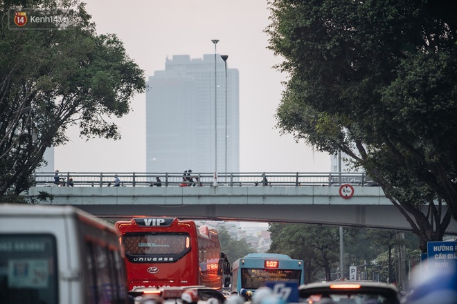 Chất lượng không khí ở Hà Nội tiếp tục xấu đi - Ảnh 3.