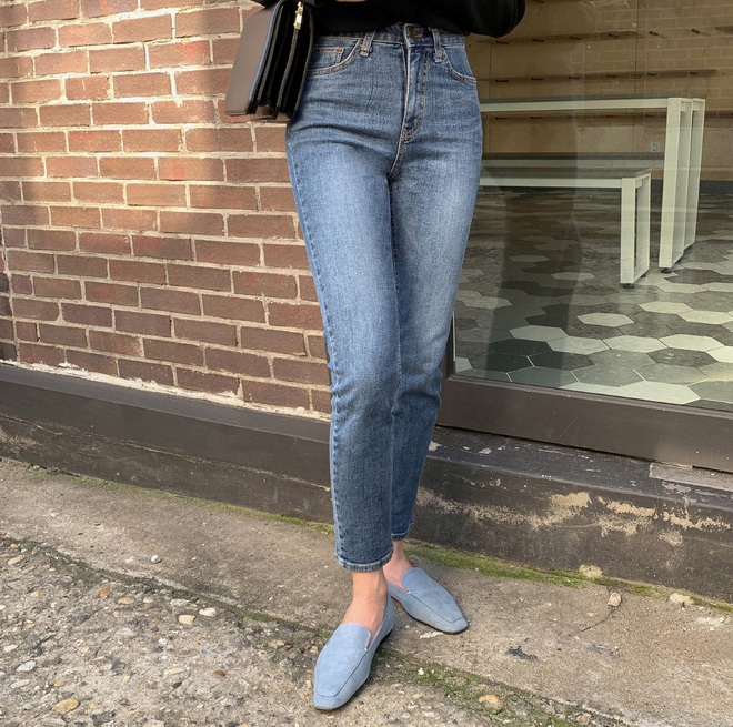 Diện quần jeans, chưa chắc l&agrave; bạn đ&atilde; c&oacute; vẻ ngo&agrave;i s&agrave;nh điệu nếu kh&ocirc;ng mix với 4 mẫu gi&agrave;y sau đ&acirc;y - Ảnh 13.