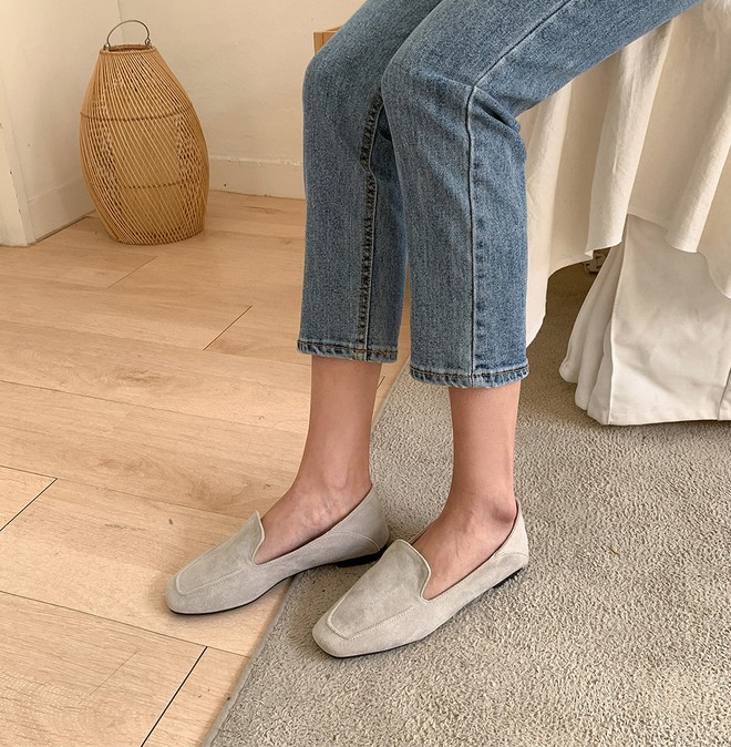 Diện quần jeans, chưa chắc l&agrave; bạn đ&atilde; c&oacute; vẻ ngo&agrave;i s&agrave;nh điệu nếu kh&ocirc;ng mix với 4 mẫu gi&agrave;y sau đ&acirc;y - Ảnh 15.