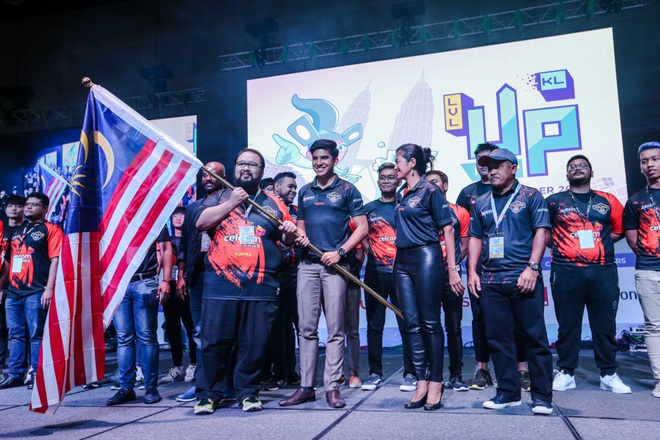 Bộ trưởng đẹp trai, trẻ tuổi nhất lịch sử Malaysia hi vọng đoàn Esports sẽ thay đổi định kiến người dân nước nhà - Ảnh 2.