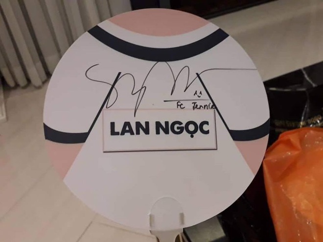 Ninh Dương Lan Ngọc đúng chuẩn fangirl của Jennie: say sưa hát SOLO phiên bản mất gốc; livestream tặng card Jennie, Jisoo cho fan - Ảnh 3.