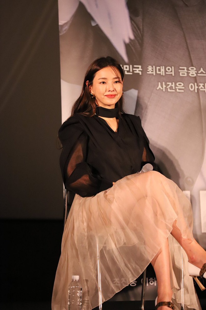 Viện váy xuyên thấu mặc như không còn ngồi hớ hênh, Hoa hậu Hàn đẹp nhất thế giới Honey Lee gây tranh cãi lớn - Ảnh 3.