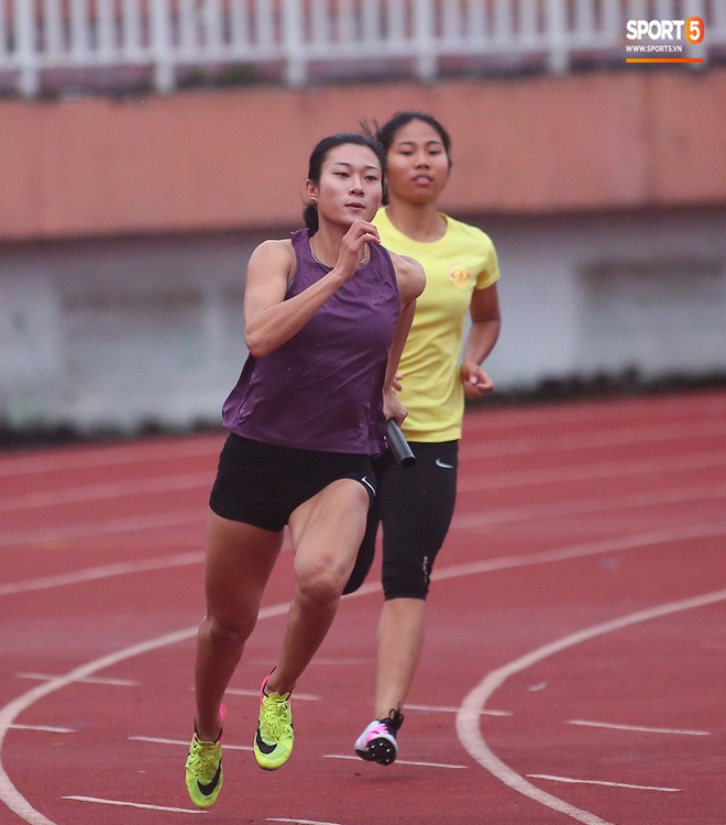 Cô gái vàng trong làng điền kinh Lê Tú Chinh bước qua áp lực hướng đến mục tiêu cao nhất tại SEA Games 30 - Ảnh 4.