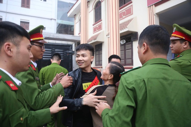 Khá Bảnh dặn mẹ trước khi tòa tuyên án: Mẹ chăm ăn béo tốt, chờ con cải tạo trở về - Ảnh 2.