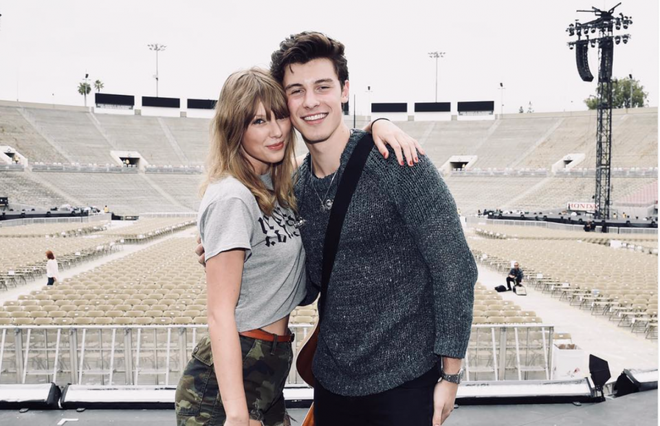 Đều có người thương hết cả rồi, ấy thế mà Taylor Swift và Shawn Mendes lại bất ngờ hát Lover cùng nhau ngọt ngào thế chứ lại! - Ảnh 4.