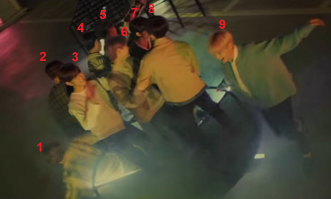 Stray Kids ra MV đầu tiên hậu Woojin rời nhóm: Vẫn còn cảnh 9 thành viên, nhạc bớt gắt nhưng netizen khuyên theo ballad thì được chú ý hơn - Ảnh 3.