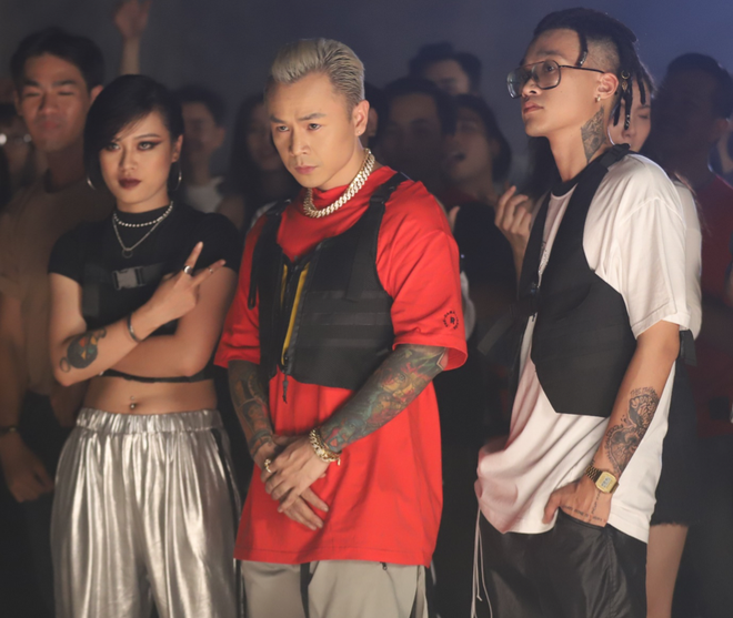 Look cool trong mọi trạng th&aacute;i, Binz đốn tim fan h&acirc;m mộ bằng loạt biểu cảm đầy lạnh l&ugrave;ng - Ảnh 4.