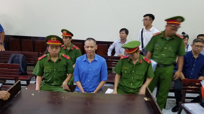 Gã anh rể ngã đập vào... mông và vùng kín em vợ Việt kiều lãnh án 9 tháng tù về tội hiếp dâm dù liên tục kêu oan