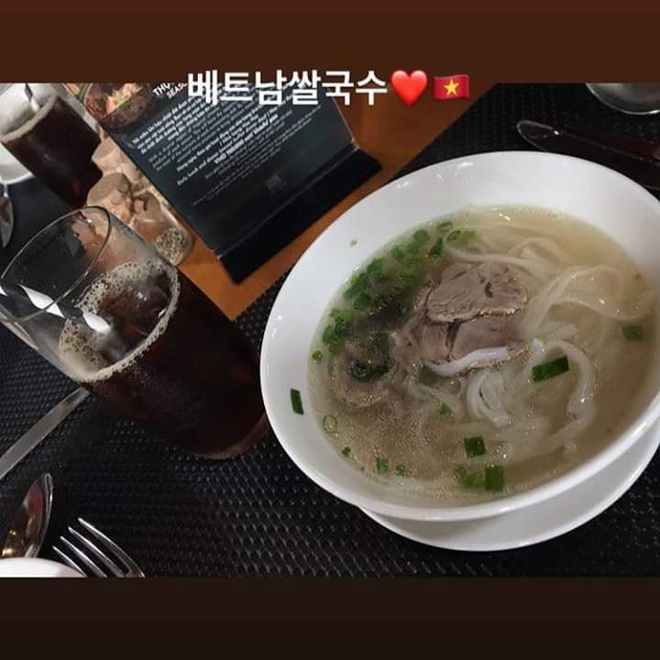 Lại thêm idol Kpop vi vu Việt Nam: Eunji (Apink) bí mật sang Đà Nẵng, đưa em trai vừa thi đại học “xả” stress - Ảnh 2.
