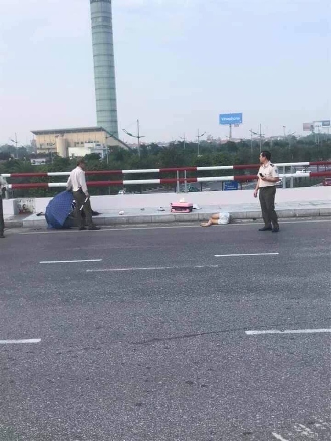 Hà Nội: Không làm chủ tốc độ, phóng xe vào làn đường ô tô lên nhà ga Nội Bài, một phụ nữ tử vong  - Ảnh 1.
