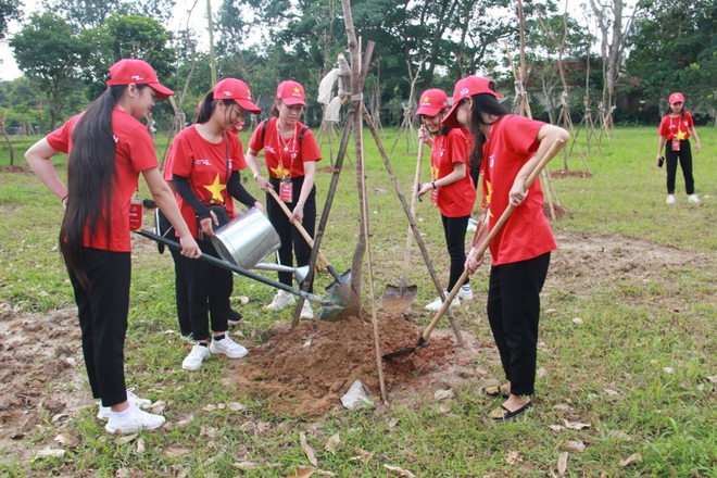 Gần 2.000 đoàn viên thanh niên tỉnh Nghệ An tham dự Hành trình “Tôi yêu Tổ quốc tôi” - Ảnh 7.