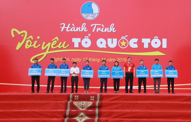 Gần 2.000 đoàn viên thanh niên tỉnh Nghệ An tham dự Hành trình “Tôi yêu Tổ quốc tôi” - Ảnh 3.