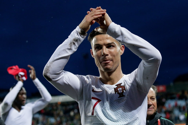 Ronaldo ghi bàn thắng dễ bậc nhất trong sự nghiệp, Bồ Đào Nha chính thức có vé đến thẳng Euro 2020 - Ảnh 8.