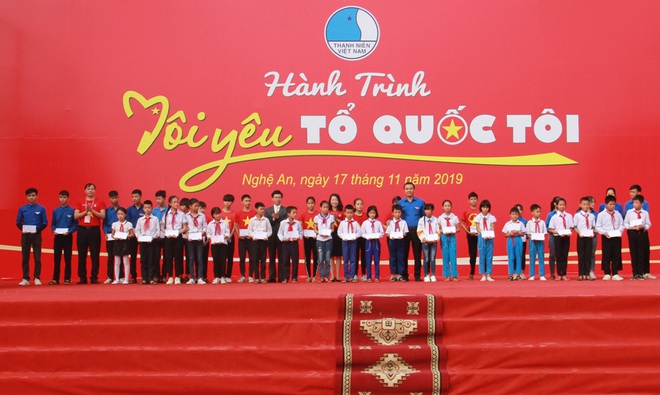 Gần 2.000 đoàn viên thanh niên tỉnh Nghệ An tham dự Hành trình “Tôi yêu Tổ quốc tôi” - Ảnh 2.