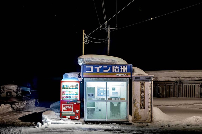Vẻ đẹp rực rỡ trong đêm của những chiếc máy bán hàng tự động cô độc trên khắp các nẻo đường Nhật Bản - Ảnh 9.