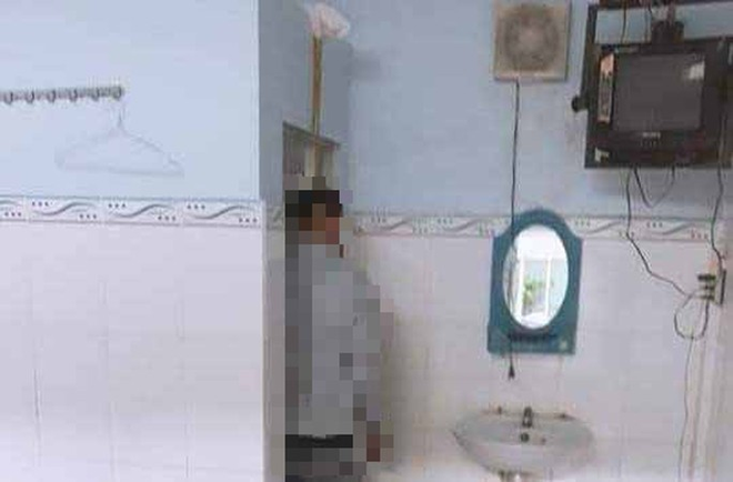 Nhân viên nhà trọ tá hỏa phát hiện khách thuê phòng treo cổ trước phòng vệ sinh  - Ảnh 1.