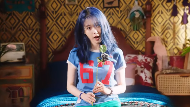 IU mang t&#226;m hồn &quot;chị Nguyệt&quot; thay cả chục outfit trong MV &quot;độc th&#226;n vui t&#237;nh&quot;, kh&#244;ng ph&#225; kỉ lục b&#224;i trước nhưng so&#225;n ng&#244;i cựu &quot;g&#224;&quot; JYP v&#224; MAMAMOO - Ảnh 2.