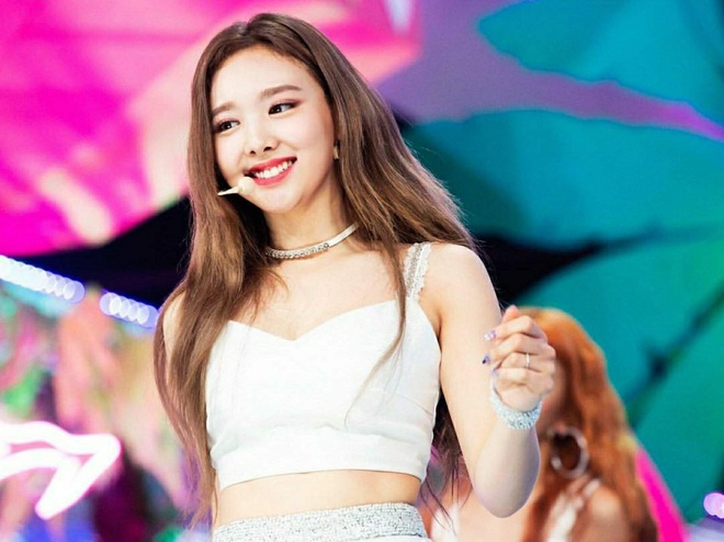 Hiếm ai được như Nayeon (TWICE): 5 lần 7 lượt lộ hát nhép nhưng không bị ném đá, còn gây bão mạng xã hội vì biểu cảm siêu đáng yêu - Ảnh 1.