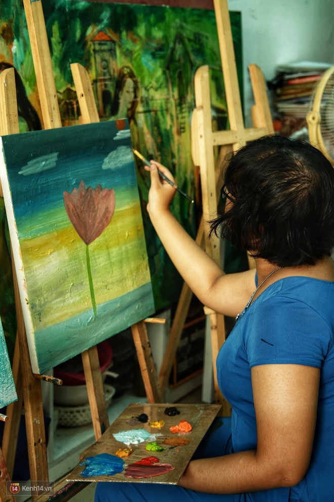 Lớp hội họa không thanh âm, không học phí ở Sài Gòn: Dạy nghề dạy cả cách sẻ chia với đời - Ảnh 7.