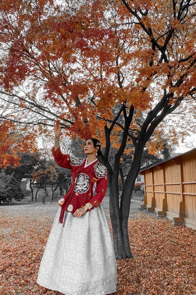 BB Trần diện Hanbok cực thần thái, sẵn sàng tiến cung ở Hàn Quốc: Đẹp thế này liệu có thể tranh sủng làm Hoàng hậu? - Ảnh 1.