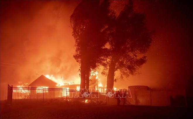 Mỹ: Xuất hiện đám cháy rừng mới và khó kiểm soát tại bang California - Ảnh 1.