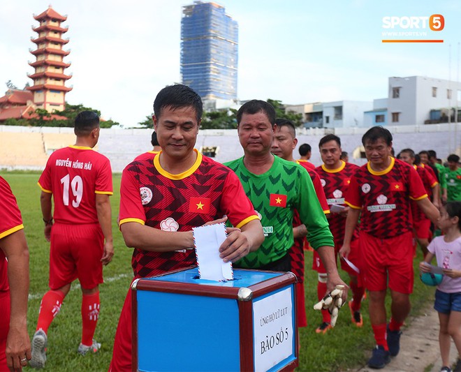 Ngắm Hồng Sơn, Huỳnh Đức biểu diễn, sống lại những k&yacute; ức đẹp c&ugrave;ng thế hệ v&agrave;ng b&oacute;ng đ&aacute; Việt Nam - Ảnh 6.