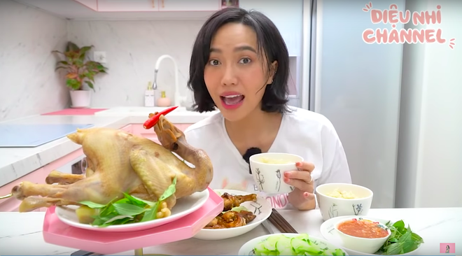 Diệu Nhi là nghệ sĩ Vbiz đầu tiên có series mukbang trên Youtube: ăn khoẻ bất ngờ, độ “lầy lội” thì khỏi bàn! - Ảnh 16.