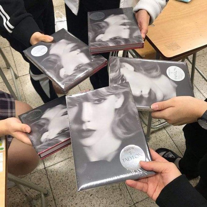 Phát hờn với giáo viên tâm lý trường người ta, mua hẳn 400 album mới của Taeyeon tặng học trò để lấy động lực thi cử - Ảnh 3.