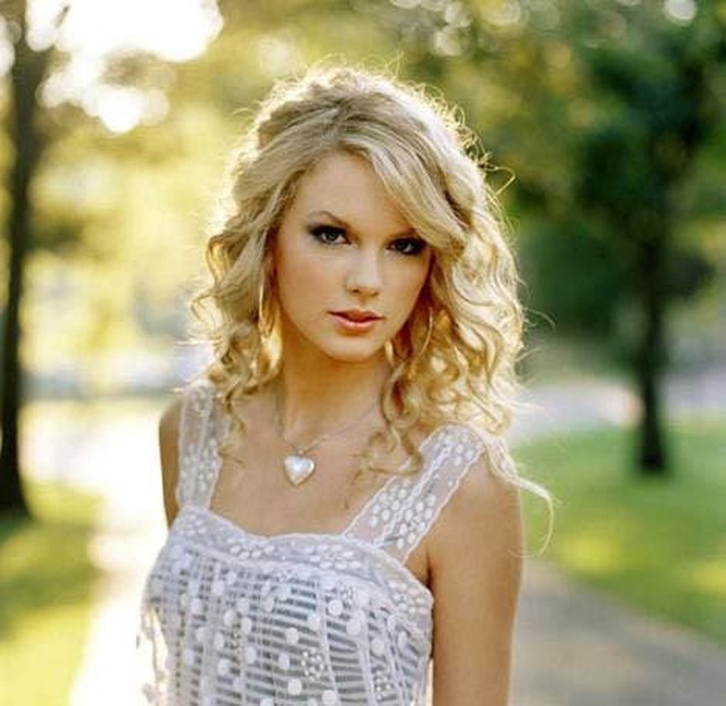 11 years ago, it was Taylor Swift's princess-like beauty that made millions of people fall in love - Photo 6.