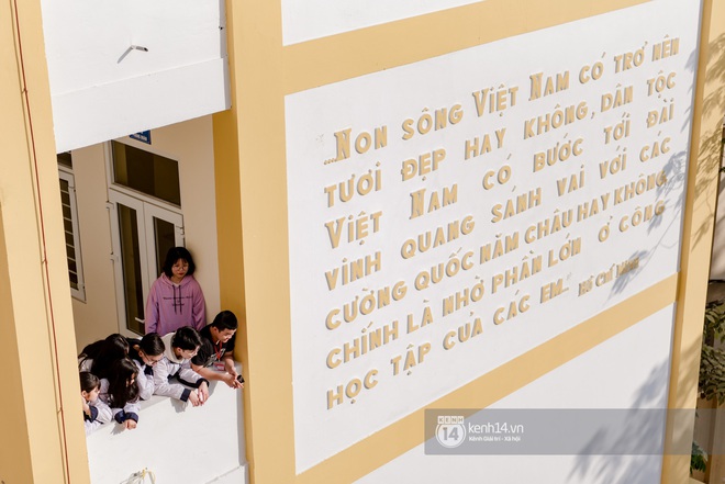 Hàng trăm học sinh bí mật tập văn nghệ gần tháng trời dành tặng món quà bất ngờ cho thầy cô ngày 20/11 - Ảnh 8.