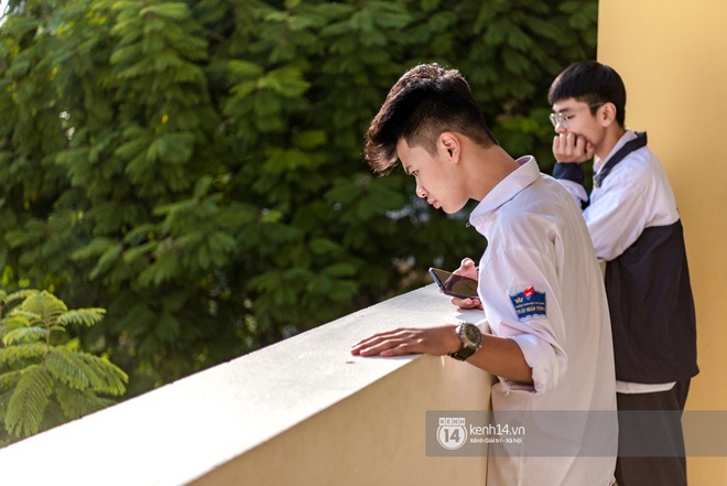 Hàng trăm học sinh bí mật tập văn nghệ gần tháng trời dành tặng món quà bất ngờ cho thầy cô ngày 20/11 - Ảnh 9.