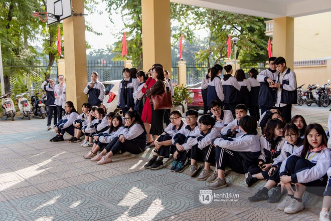 Hàng trăm học sinh bí mật tập văn nghệ gần tháng trời dành tặng món quà bất ngờ cho thầy cô ngày 20/11 - Ảnh 3.