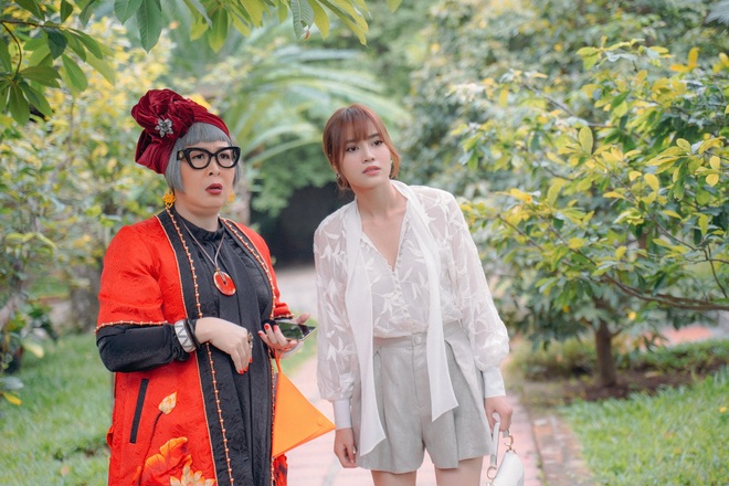 G&aacute;i Gi&agrave; Lắm Chi&ecirc;u 3 khoe nh&acirc;n vật mới: Mệ nội Hồng V&acirc;n c&oacute; gu thời trang lồng lộn đố ai chơi lại - Ảnh 8.