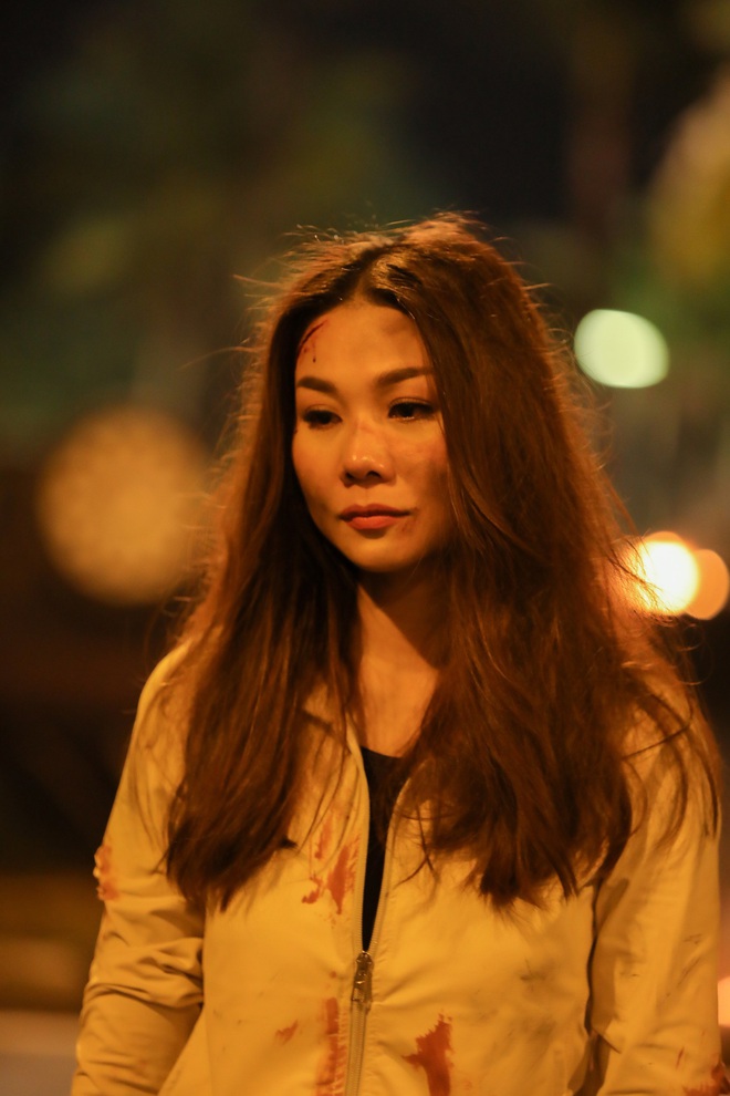 Hậu trường Chị Chị Em Em: Còn ai nhận ra chị đẹp Thanh Hằng với bộ dạng te tua không khác gì vịt con đi bão? - Ảnh 1.