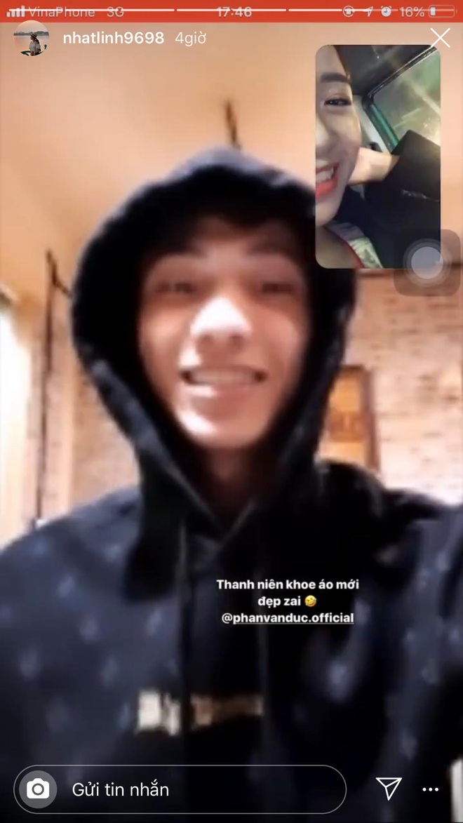 Phan Văn Đức facetime khoe &aacute;o mới mua với bạn g&aacute;i, Duy Mạnh c&ugrave;ng Quỳnh Anh tận hưởng bữa tối đặc biệt k&eacute;o d&agrave;i 3 tiếng - Ảnh 1.