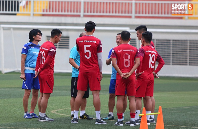 U22 Việt Nam rèn bài cực khó trước ngày lên đường chinh phục HCV SEA Games 30 - Ảnh 4.