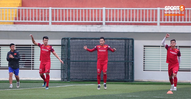 U22 Việt Nam rèn bài cực khó trước ngày lên đường chinh phục HCV SEA Games 30 - Ảnh 9.