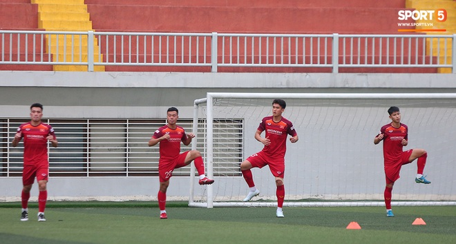 U22 Việt Nam rèn bài cực khó trước ngày lên đường chinh phục HCV SEA Games 30 - Ảnh 8.