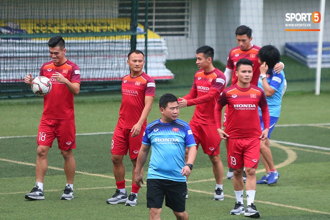 U22 Việt Nam rèn bài cực khó trước ngày lên đường chinh phục HCV SEA Games 30 - Ảnh 6.