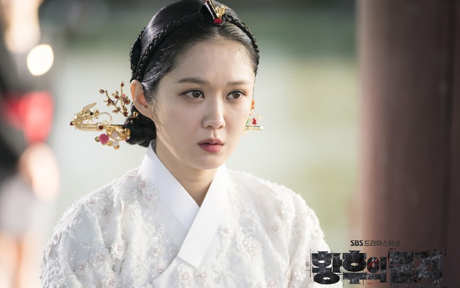 Tình trường màn ảnh của gái ế Jang Nara: Hoàng hậu bị tiểu tam cướp chồng gắt sao bằng hôn nhân vì tình một đêm - Ảnh 1.