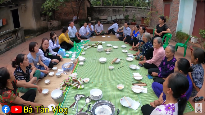 Làm lẩu gà lá giang mà cho thêm tả pí lù cả tiết trâu lẫn lòng lợn nhưng nồi lẩu của bà Tân vẫn là cực ngầu - Ảnh 9.