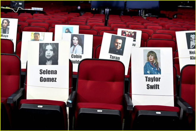 Hé lộ sơ đồ chỗ ngồi tại American Music Awards: Nguyên team Taylor ngồi chung hết, Halsey hơi cô đơn vì thiếu BTS! - Ảnh 4.