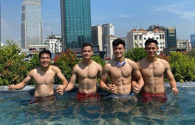 B&ugrave;i Tiến Dũng vừa sang Phillipines dự SEA Games, bạn g&aacute;i tin đồn đ&atilde; khoe được người giấu mặt đưa đi đ&oacute;n về l&agrave; sao ta? - Ảnh 3.
