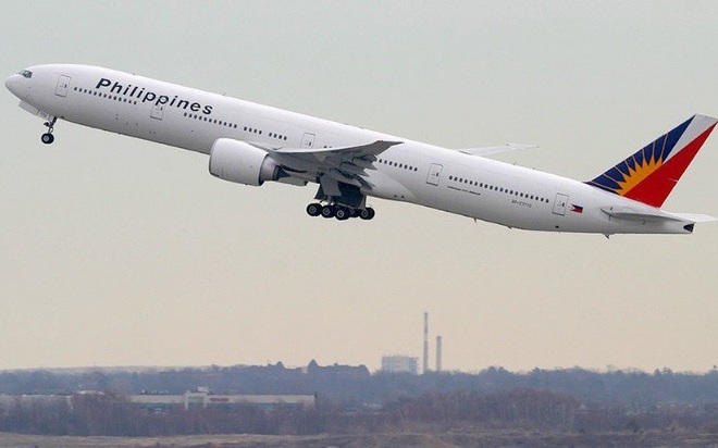 Máy bay Boeing 777 gặp sự cố bốc cháy động cơ ở Los Angeles (Mỹ) - Ảnh 1.